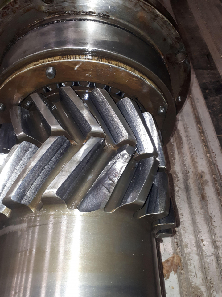 Damaged pinion shaft